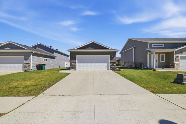 1034 29th Avenue W, West Fargo, ND 58078