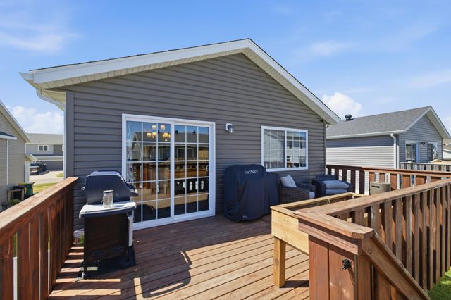 1034 29th Avenue W, West Fargo, ND 58078