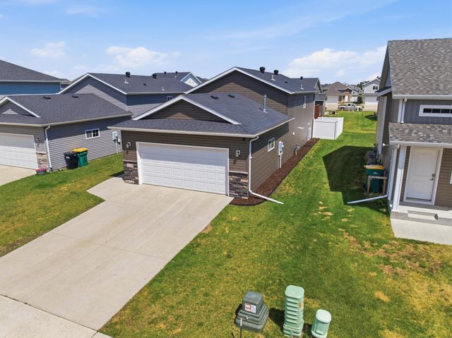 1034 29th Avenue W, West Fargo, ND 58078