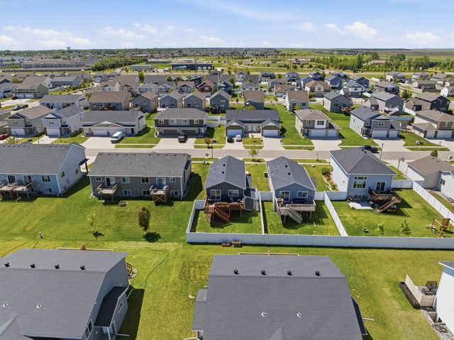 1034 29th Avenue W, West Fargo, ND 58078