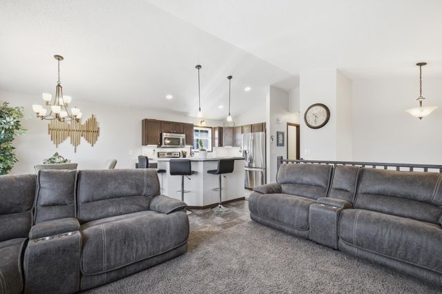 1034 29th Avenue W, West Fargo, ND 58078