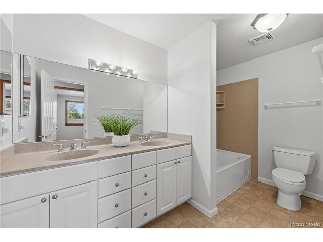 2688 S Macon Ct, Aurora, CO 80014