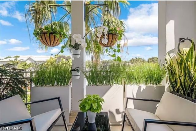 365 5th AVE S 307, Naples, FL 34102