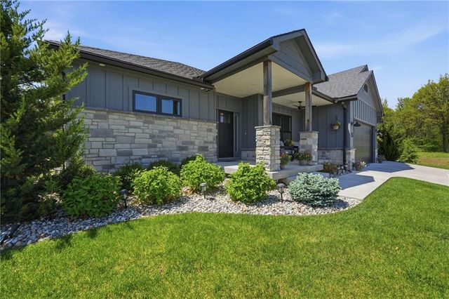 13 Tahoma Ridge, Lake Winnebago, MO 64034