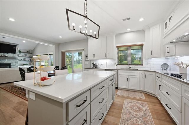 13 Tahoma Ridge, Lake Winnebago, MO 64034
