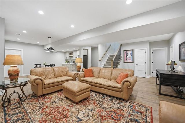 13 Tahoma Ridge, Lake Winnebago, MO 64034