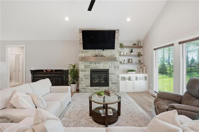 13 Tahoma Ridge, Lake Winnebago, MO 64034