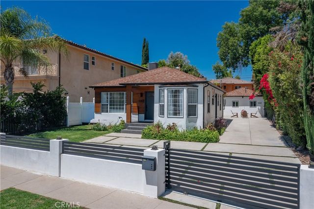 5143 Newcastle, Encino, CA 91316