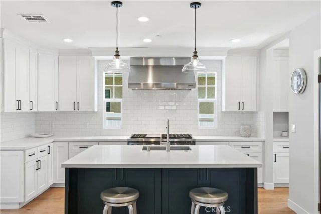 2311 W Clark Avenue, Burbank, CA 91506