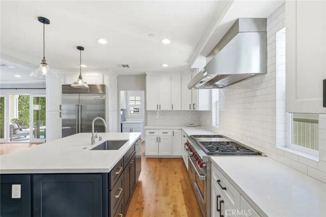 2311 W Clark Avenue, Burbank, CA 91506