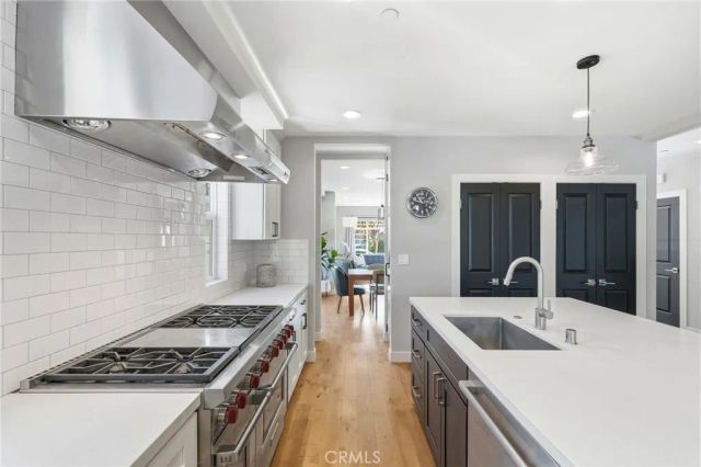 2311 W Clark Avenue, Burbank, CA 91506