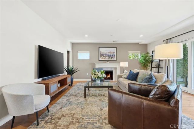 2311 W Clark Avenue, Burbank, CA 91506