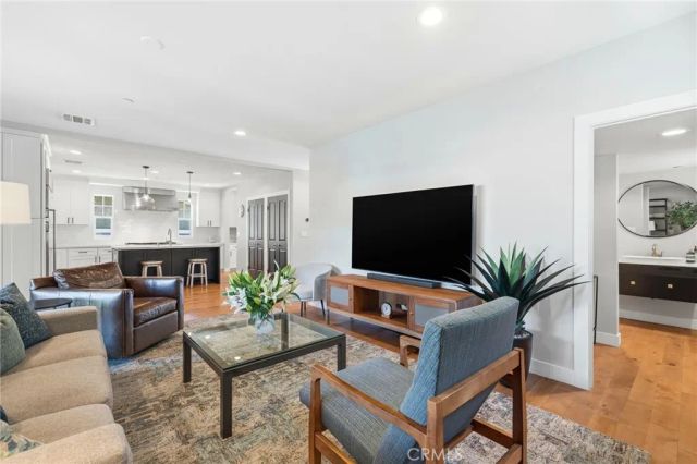 2311 W Clark Avenue, Burbank, CA 91506