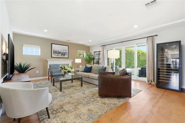 2311 W Clark Avenue, Burbank, CA 91506