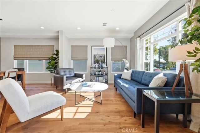 2311 W Clark Avenue, Burbank, CA 91506