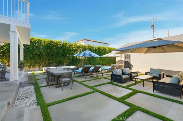 2311 W Clark Avenue, Burbank, CA 91506