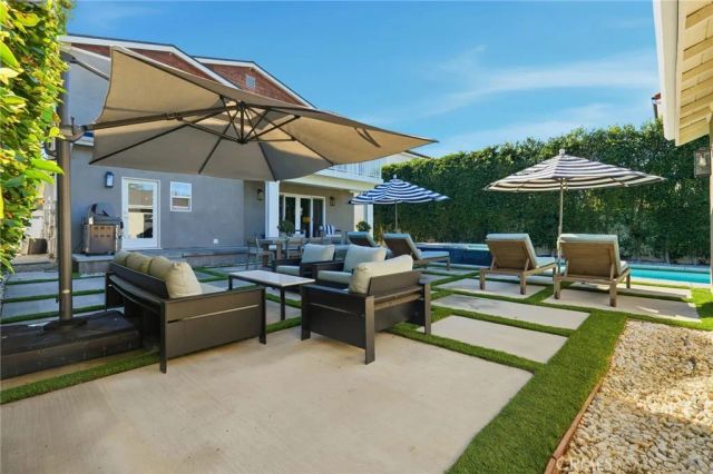 2311 W Clark Avenue, Burbank, CA 91506