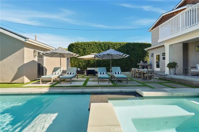 2311 W Clark Avenue, Burbank, CA 91506