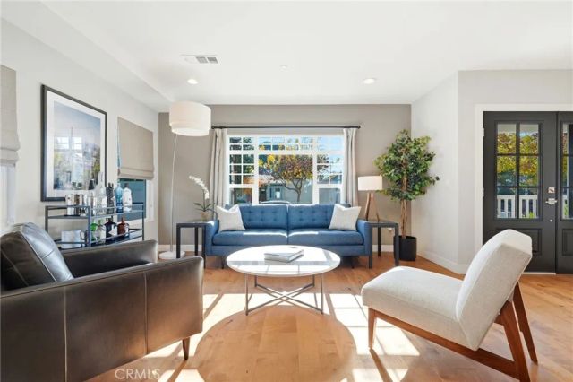 2311 W Clark Avenue, Burbank, CA 91506