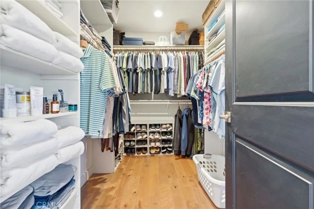 2311 W Clark Avenue, Burbank, CA 91506