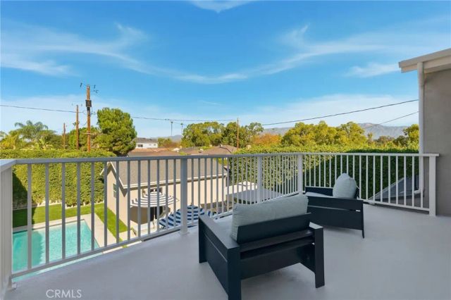 2311 W Clark Avenue, Burbank, CA 91506