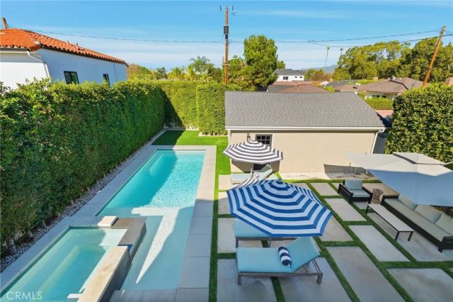 2311 W Clark Avenue, Burbank, CA 91506