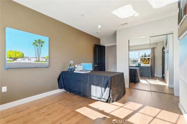 2311 W Clark Avenue, Burbank, CA 91506