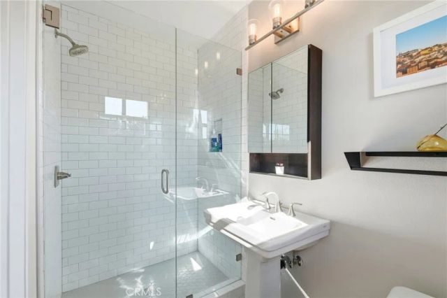 2311 W Clark Avenue, Burbank, CA 91506