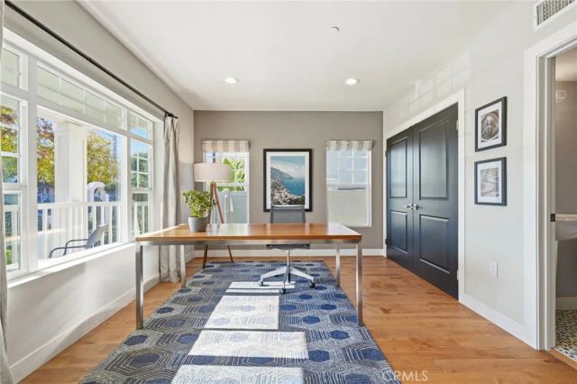 2311 W Clark Avenue, Burbank, CA 91506