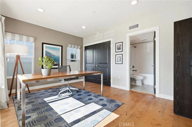 2311 W Clark Avenue, Burbank, CA 91506