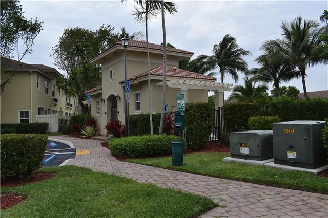 2851 W Prospect Road 1211, Tamarac, FL 33309