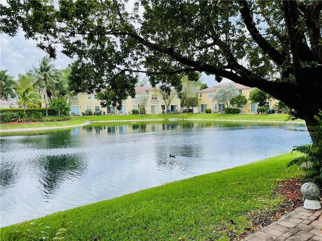 2851 W Prospect Road 1211, Tamarac, FL 33309