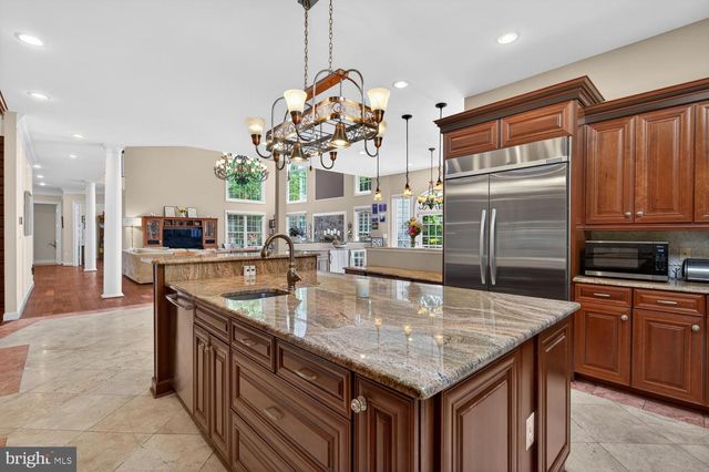 1002 SHERMAN CT, Great Falls, VA 22066
