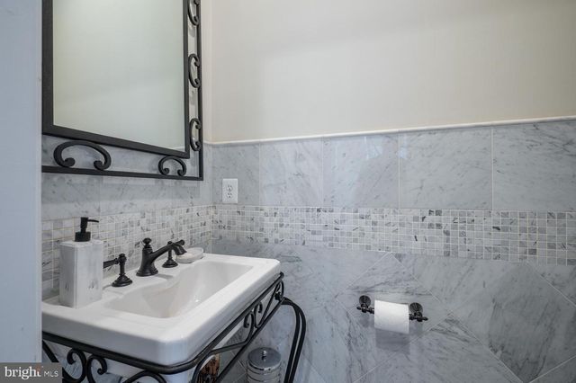 1002 SHERMAN CT, Great Falls, VA 22066