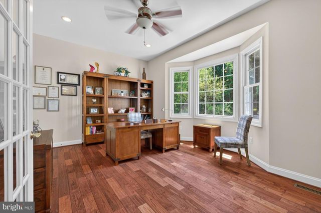1002 SHERMAN CT, Great Falls, VA 22066