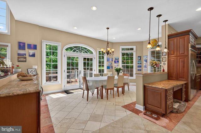 1002 SHERMAN CT, Great Falls, VA 22066