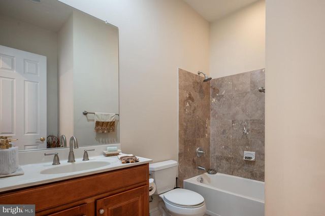 1002 SHERMAN CT, Great Falls, VA 22066