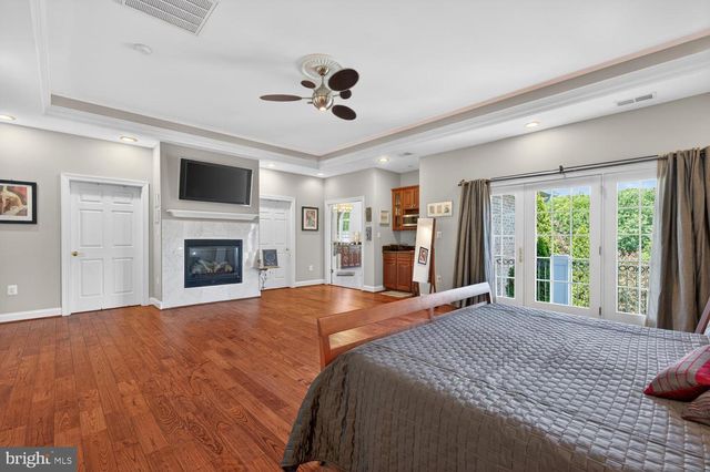 1002 SHERMAN CT, Great Falls, VA 22066
