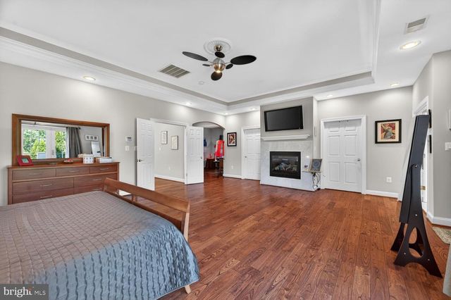 1002 SHERMAN CT, Great Falls, VA 22066