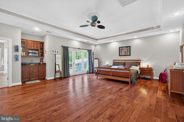 1002 SHERMAN CT, Great Falls, VA 22066
