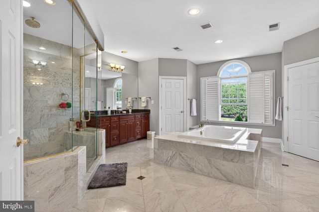 1002 SHERMAN CT, Great Falls, VA 22066