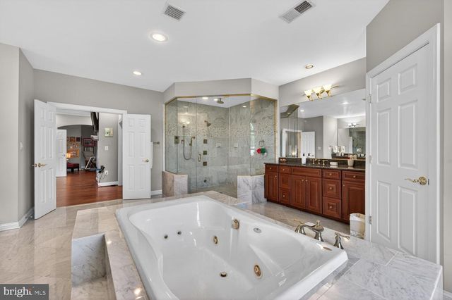 1002 SHERMAN CT, Great Falls, VA 22066