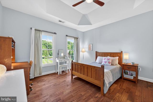 1002 SHERMAN CT, Great Falls, VA 22066