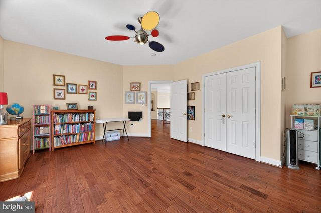 1002 SHERMAN CT, Great Falls, VA 22066