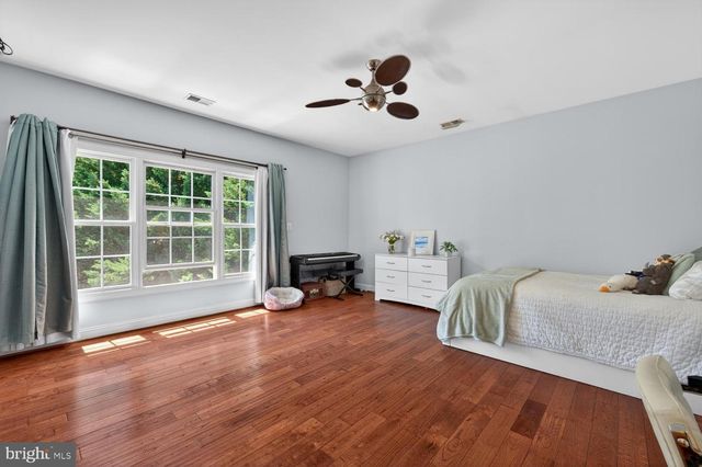 1002 SHERMAN CT, Great Falls, VA 22066