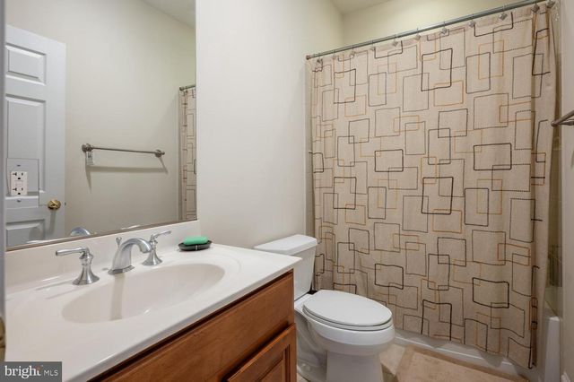 1002 SHERMAN CT, Great Falls, VA 22066