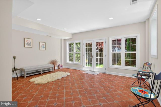 1002 SHERMAN CT, Great Falls, VA 22066