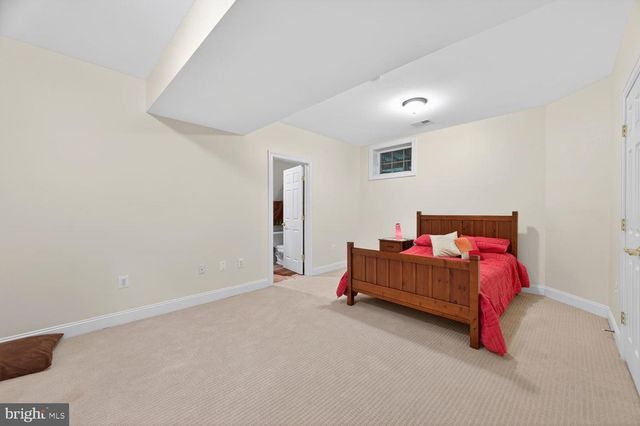 1002 SHERMAN CT, Great Falls, VA 22066