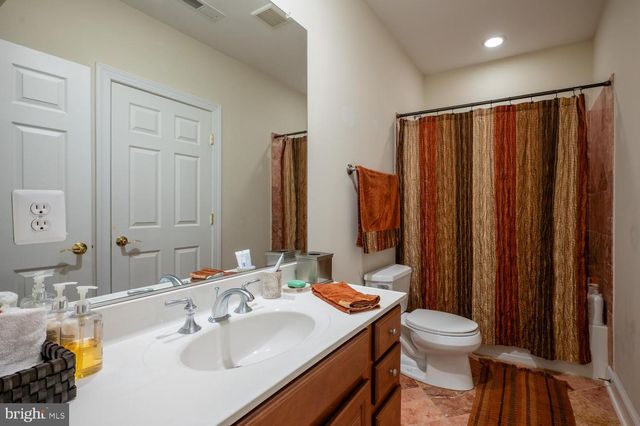 1002 SHERMAN CT, Great Falls, VA 22066