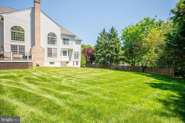 1002 SHERMAN CT, Great Falls, VA 22066
